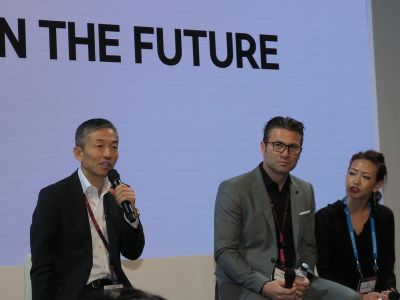 MWC19 Barcelonaでは日本のメディアを対象にした説明会を開催。楽天モバイル代表取締役社長の山田善久氏、最高技術責任者（CTO）のタレック・アミン氏が登壇し、NFVの概要などを説明した