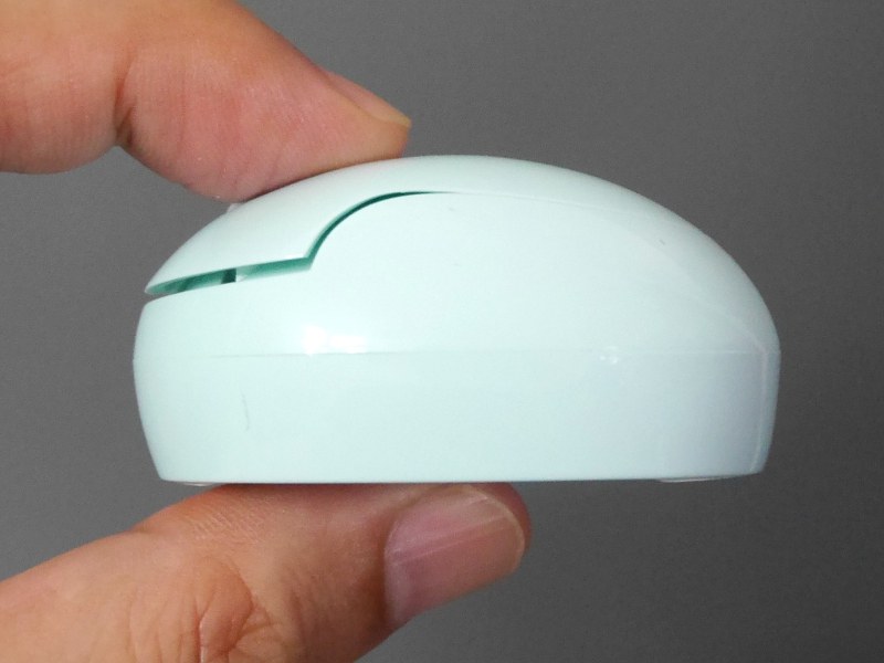 側面。持ちやすいよう適度な高さが確保されている