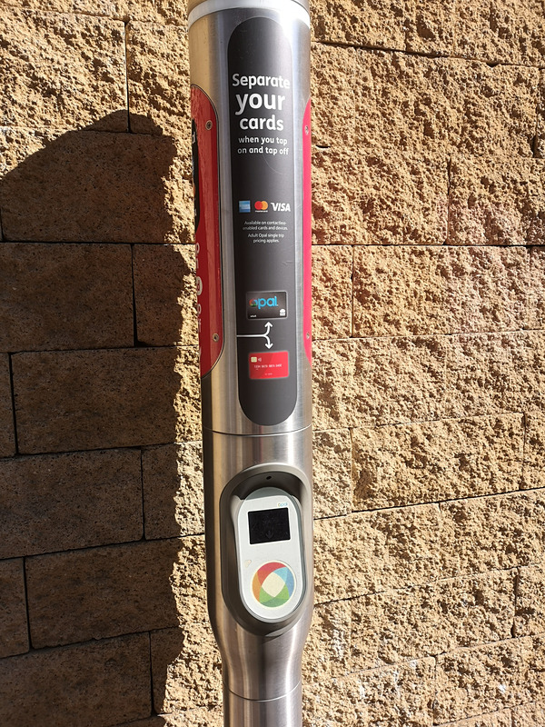 改札がない駅にも、写真のようなタイプの決済機が置かれていた