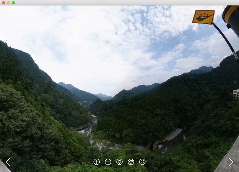 左は最新型THETA Z1で撮ったままのJPEG画像で、右はそのJPEG画像を大胆にレタッチしたもの。ここまでハデに調整しても画質的に破綻しないので、THETA Z1のJPEG画像はレタッチ耐性が高いなあと思う筆者です。なお、THETA Z1はRAWファイルも保存でき、そのRAWファイルを現像すればさらに良好で情報量の多い写真となります。