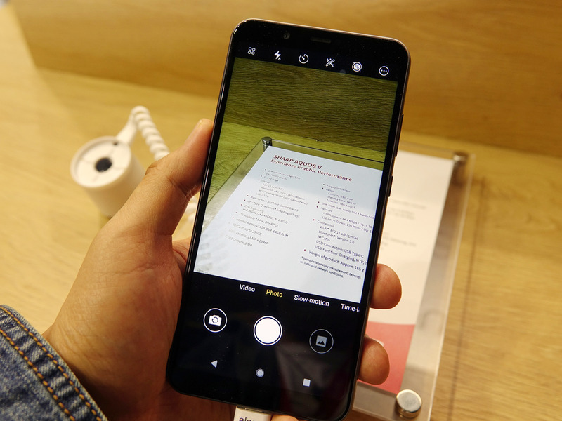 デュアルカメラを搭載し、人物撮影時に背景をボカすことが可能。カメラは2つとも13メガピクセル