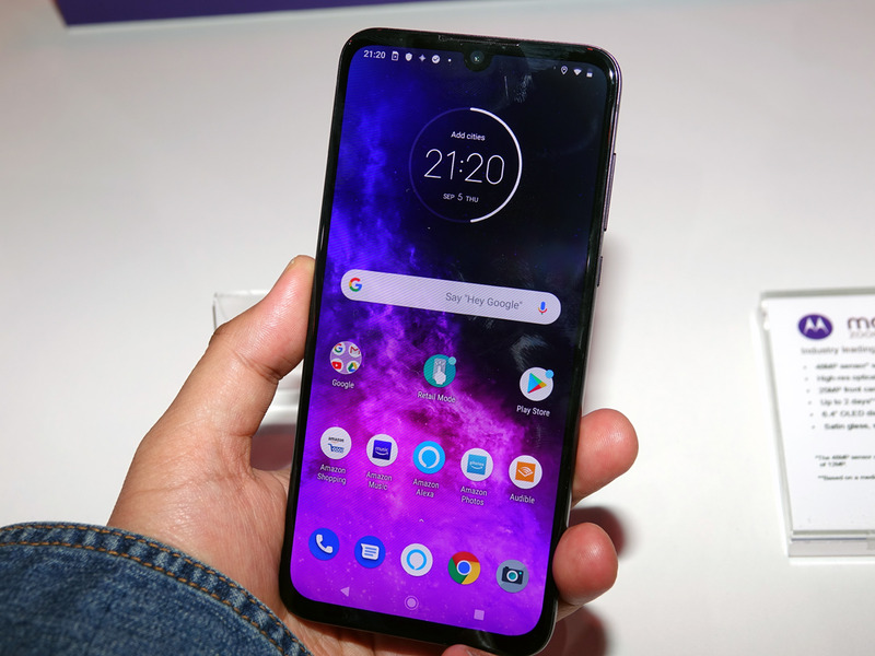 クアッドカメラ搭載のmotorola one zoom