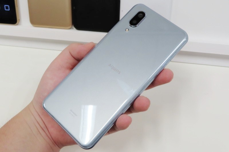 AQUOS sense3 plus