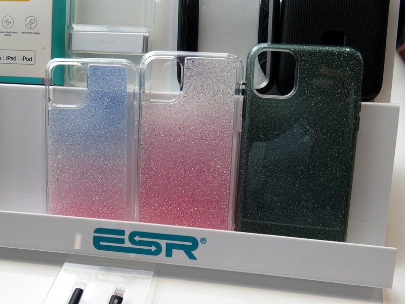 IFAのiZONEには、新型iPhone用のケースがところ狭しと並んでいた