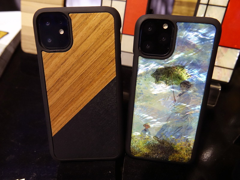 IFAのiZONEには、新型iPhone用のケースがところ狭しと並んでいた