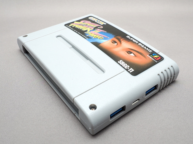 俺より強いヤツに会いに行く人必携、スーファミカセット型モバイルバッテリー「ストリートファイターII TURBO」