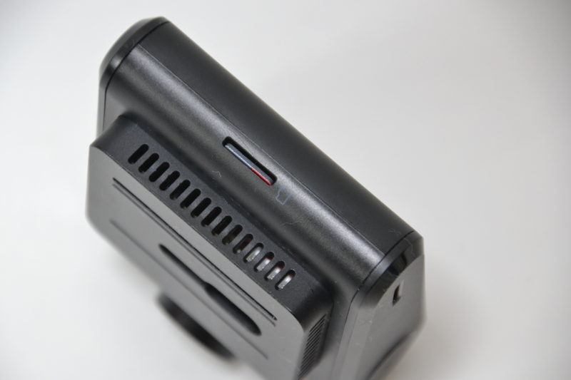 本体上部にmicroSDを挿し込むだけでいい