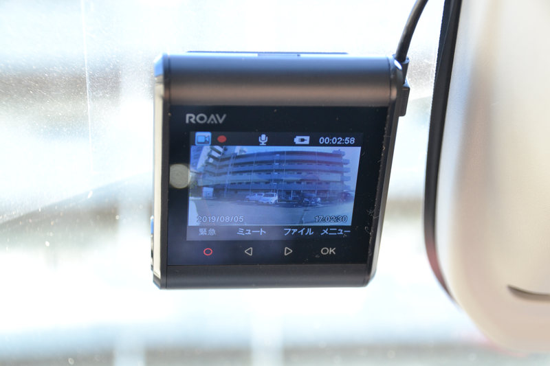 Micro USBケーブルを接続して取り付け完了