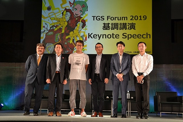 左から、日経 xTECHの山田剛良氏、NTTドコモの中村武宏氏、ガンホー・オンライン・エンターテイメントの森下一喜氏、シャープの小林繁氏、スクウェア・エニックスの佐藤英昭氏、NetEaseのEthan Wang氏