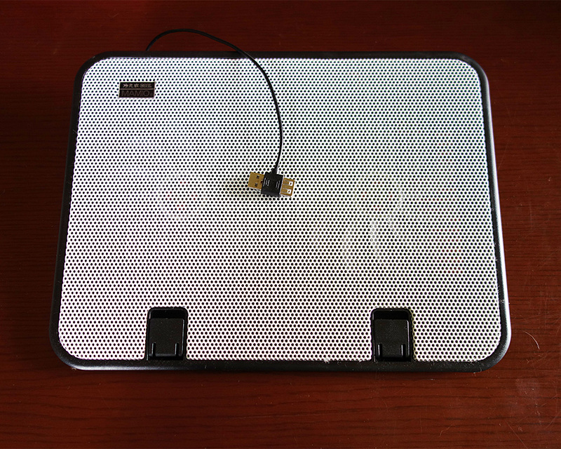 MAMiO「冷えまCOOL」。シンプルな外観です。