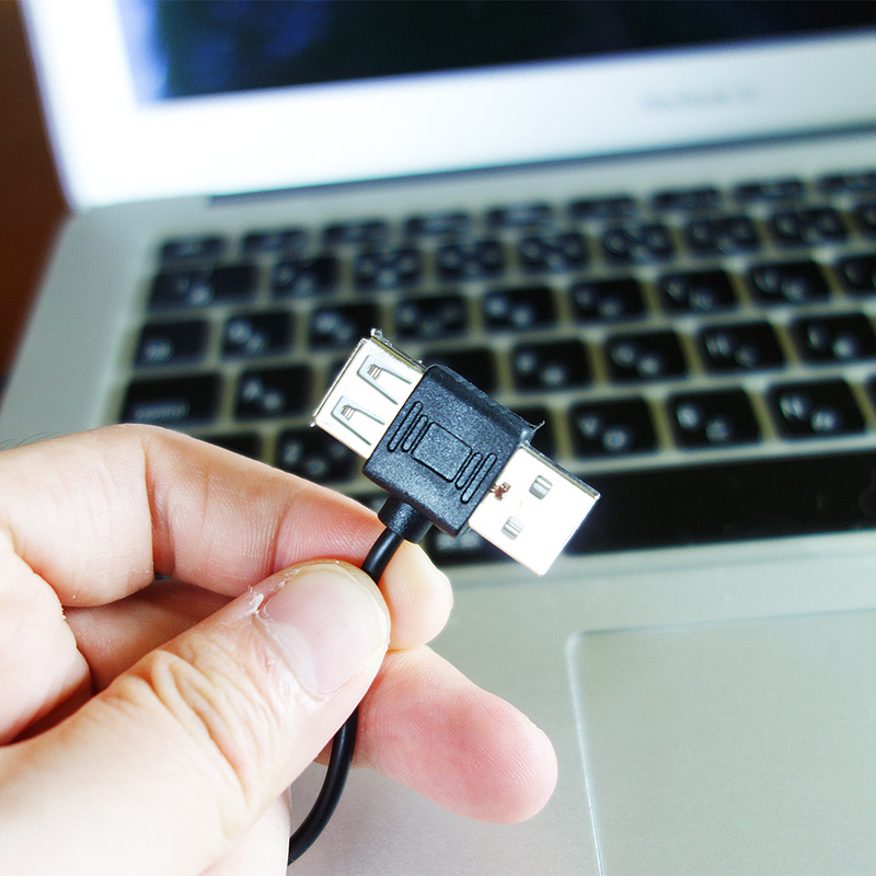 電源はUSB経由。オスメスがが両方ついているのでどちらからでも給電可能なようです