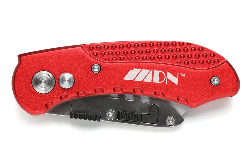 AGPTEKブランド品。ここまで紹介してきたものでは、最も実用性が高いと感じられます。ボタン操作で開閉でき、開閉動作はスムーズで、もちろんロック機構も働き、全体的に堅牢で作りも上々。ここまで紹介してきたうち1本をオススメするなら、コレか、あるいはMOSSY OAKブランド品です。