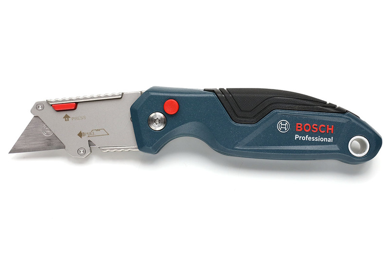 手に当たる部分はカーブしたエルゴノミクスデザインで握りやすく、使っていて手が痛くなりにくい。表面はマットな質感で滑りにくいというのもイイ感じ。