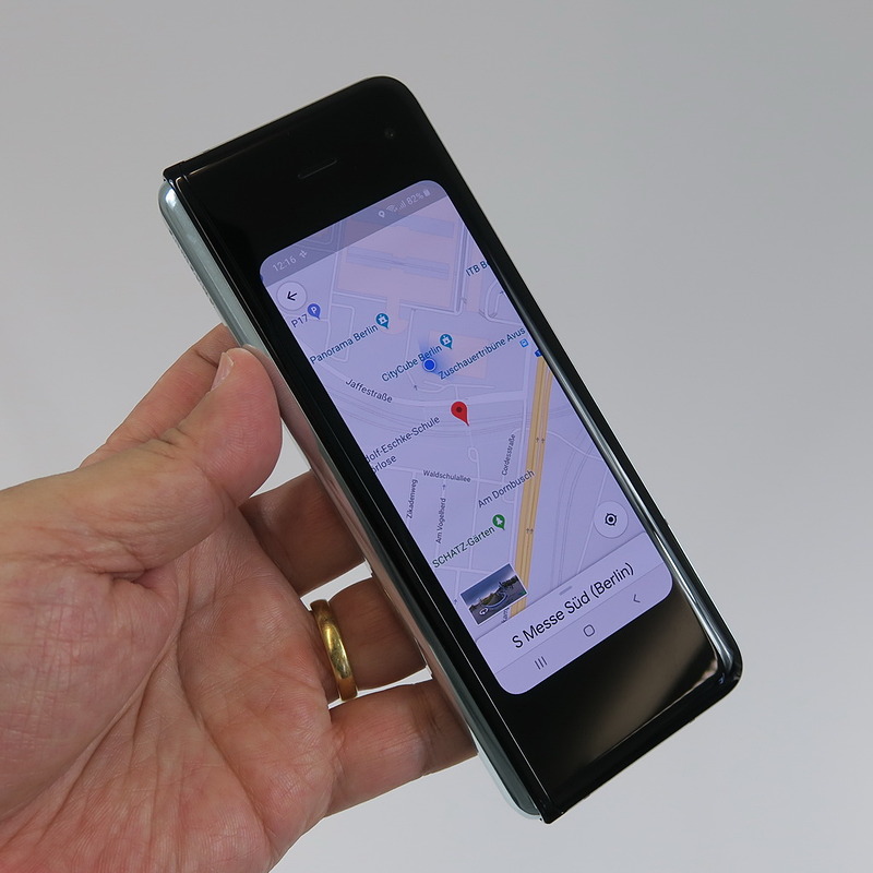 本体を閉じると、左画面に表示されていた［マップ］が表示される