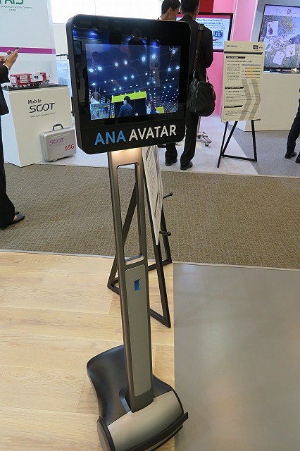 全日空の自由に動き、遠隔地にいる人と会話ができるソリューション