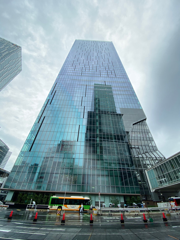 超広角カメラの作例。渋谷スクランブルスクエアは11月1日に開業予定の、渋谷駅直上にある地上41階の高層ビルだ