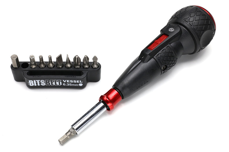 携帯工具などに付属する短いビットも、アダプター類を介せば電ドラボールで使用可能。短いヘックス（六角）やヘックスローブ（トルクス）のビットも電動化できちゃって便利♪