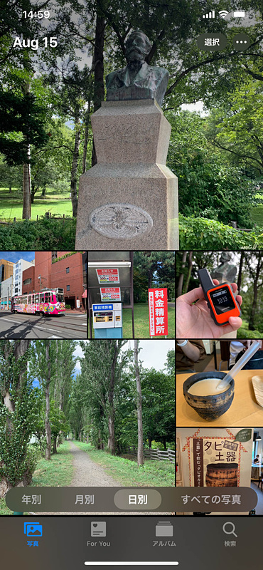 写真アプリ。サムネイルサイズが大小様々になっててわりとカオスに見えてしまう