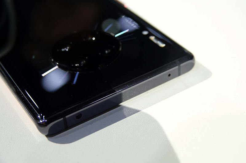 Google PlayやGoogle Play開発者サービスのアイコンが見えるが、これはデモ機に報道陣の誰かがインストールを試みたもののようで、タップしても起動しなかった