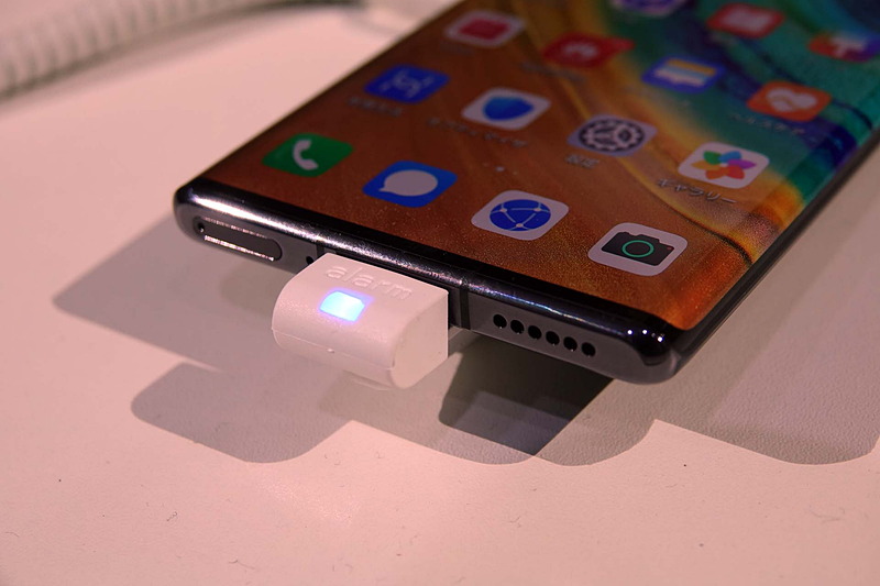 Google PlayやGoogle Play開発者サービスのアイコンが見えるが、これはデモ機に報道陣の誰かがインストールを試みたもののようで、タップしても起動しなかった