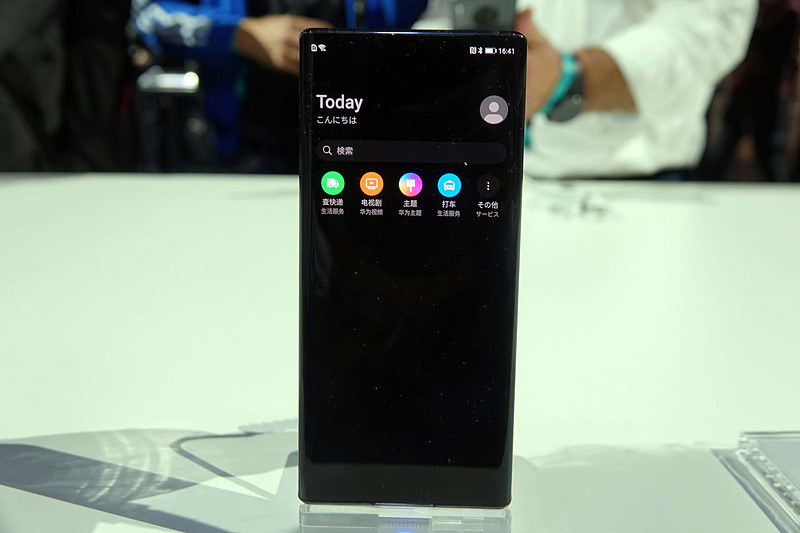 Google PlayやGoogle Play開発者サービスのアイコンが見えるが、これはデモ機に報道陣の誰かがインストールを試みたもののようで、タップしても起動しなかった