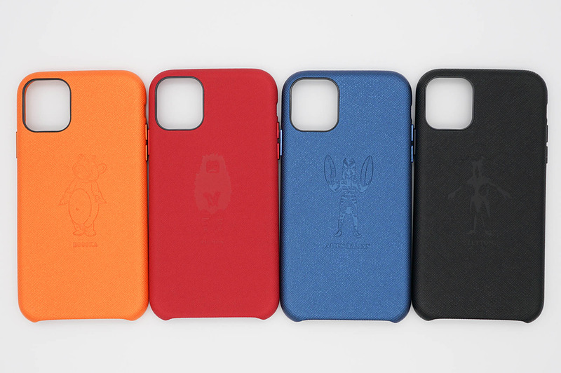 ウルトラカイジュウケースの4種。絵柄はどれもさりげなく型押しでプリントされていて、よく見ないと見えにくいかも