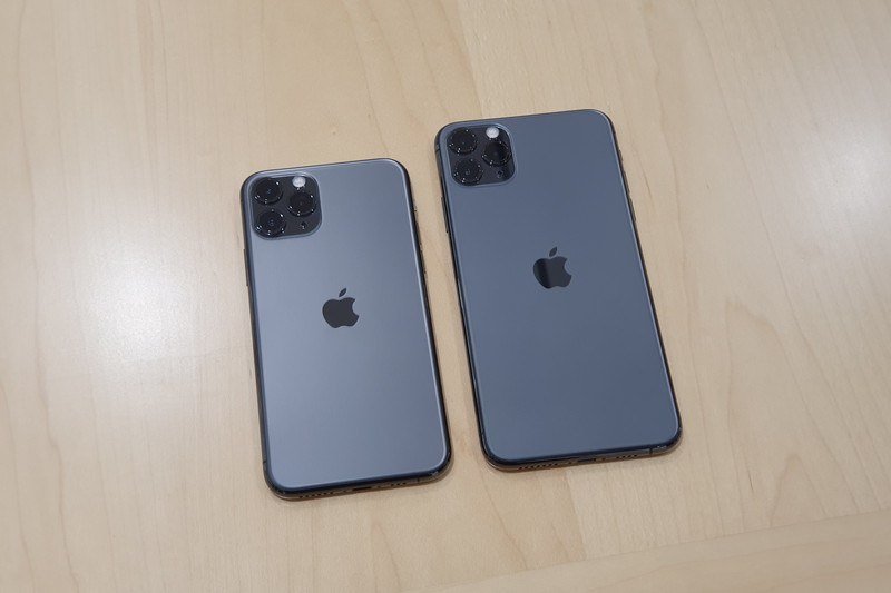 iPhone 11 Pro（左）、iPhone 11 Pro Max（右）