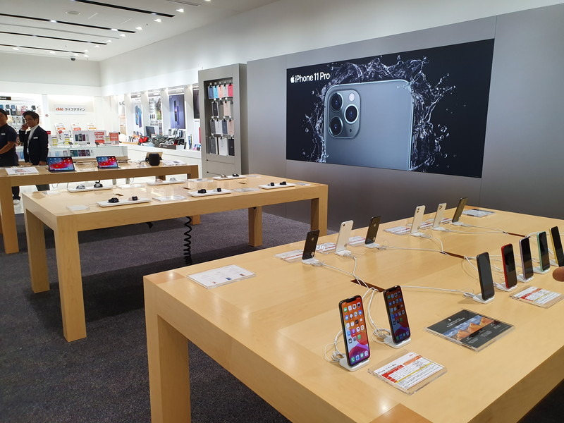 店内ではiPhoneの実機を展示