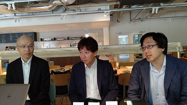 左からラッカス 小宮博美氏、Wi2 江川正氏、Wi2 浅貝修一郎氏