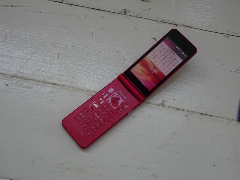 arrowsケータイ初のLTE対応モデル「F-03L」