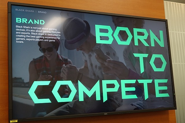 Black Sharkの標語「Born to Compete」