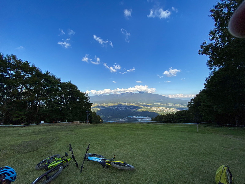 超広角、広角、望遠の3つのレンズが使えるので、被写体をより自由に撮影できるようになりました。