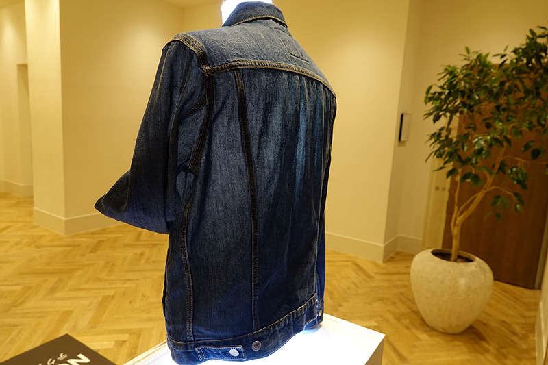 背面などジャケットそのものは普通の衣服にしか見えない