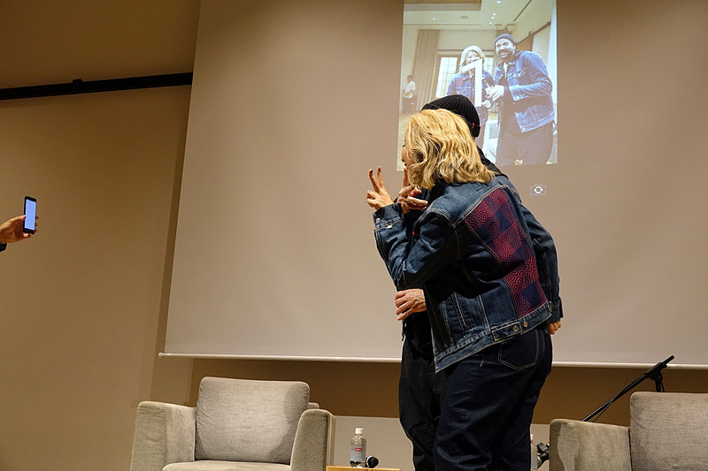 ジャケットで操作してツーショット写真を撮影