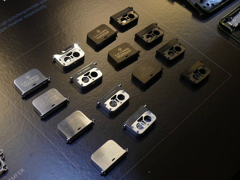 各種パーツの形、色、仕上げ加工まで、いくつものパターンを検討してきたことが分かる部品の試作品の数々