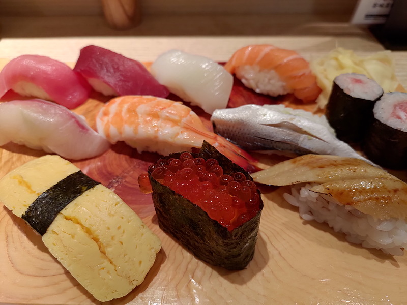 「フード」モードで撮影。シャッターボタンをタップするだけでメシウマ写真が簡単に撮れる