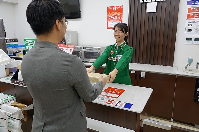 梱包材の入手から発送までがセブン-イレブンで完結する