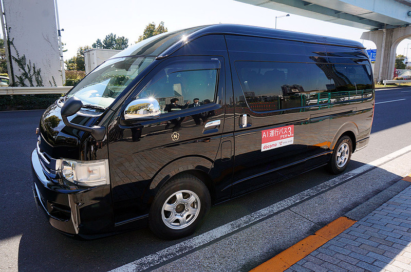 AI運行バス（2017年3月の実証実験にて撮影）