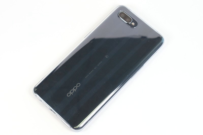 付属のTPUケースを装着した状態