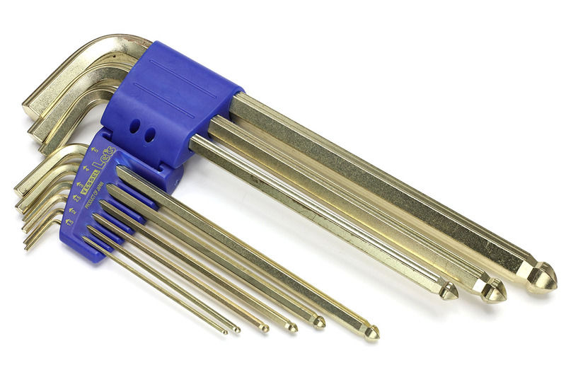 筆者が持っている「滑りにくい六角レンチ」もVESSEL製。明記されてはいませんが、よく見るとこの六角レンチも「Ultra Hex」採用品のようです。でも携帯するにはチト大きい～。