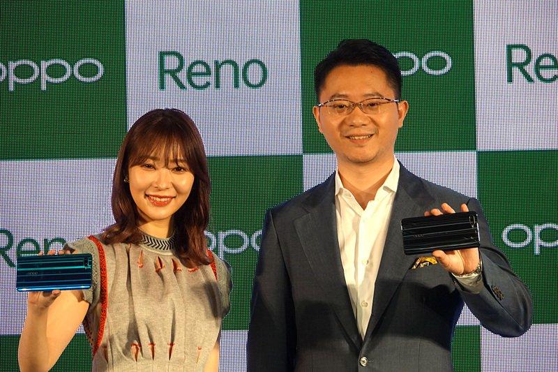 8日の発表会にはCMキャラクターの指原莉乃も登場した