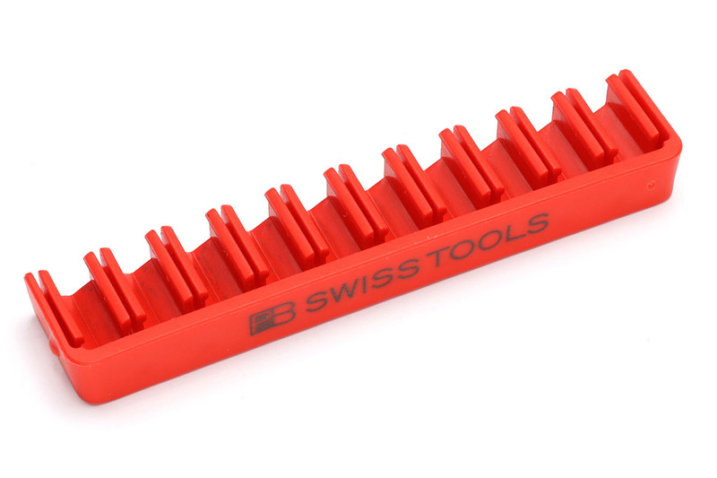 PB SWISS TOOLS「C6 970」。やや硬質な樹脂で作られたビットホルダーで、ビットを上下方向で脱着することも、横から脱着することもできます。ネット通販では500円前後で売られているようです。