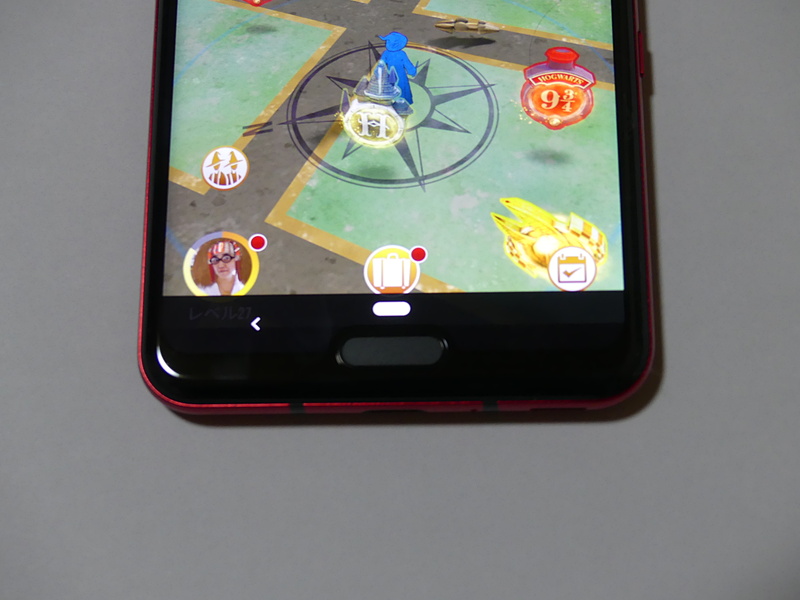 魔法同盟は全画面を使うので、Androidの3つのキーを出すには画面下から上にスワイプ。でも、真ん中のホームボタンとアプリのアイコンの位置が非常に近いので、間違ってアイコンの方にタッチしてしまうのです。指紋センサーでホーム画面に戻りたい……。