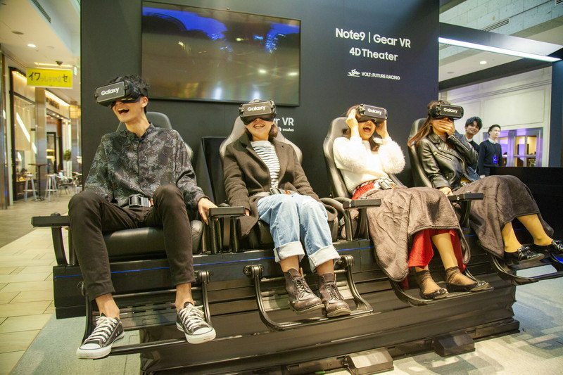 Galaxy Gear VRを装着してVR映像を楽しめる「VR 4D Theater」