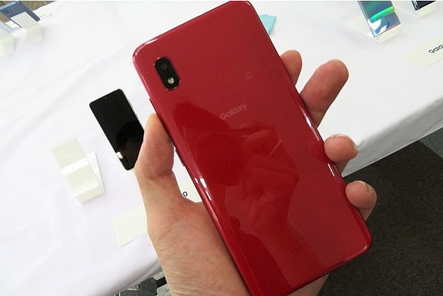 シンプルな画面の「かんたんモード」を搭載