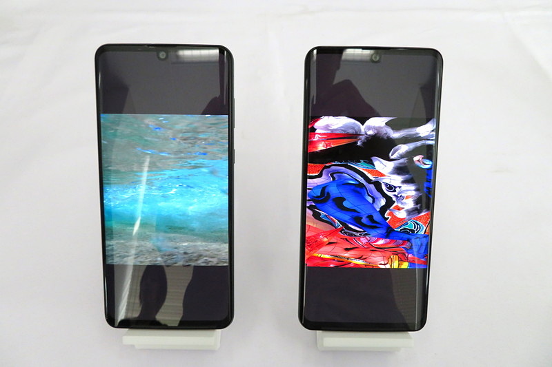 カラーバリエーションは2色。左からアストロブラック、ミスティホワイト