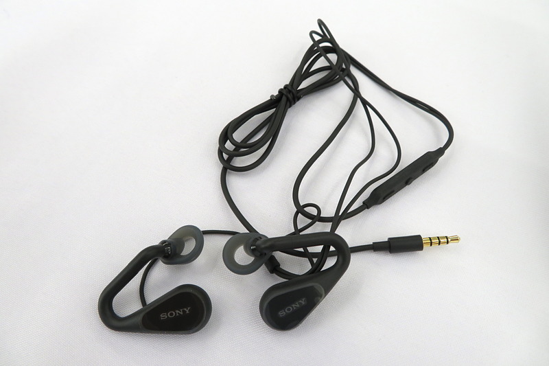 au向けの特典としてオープンイヤーステレオヘッドセット「STH40D」が同梱される