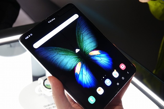 左=展開した様子　右=閉じた様子