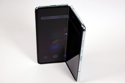 ケータイ Watchスタッフが見る「Galaxy Fold」] - ケータイ Watch
