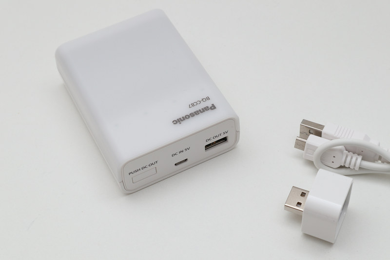 USB入出力付急速充電器のパナソニック「BQ-CC87L」と付属品
